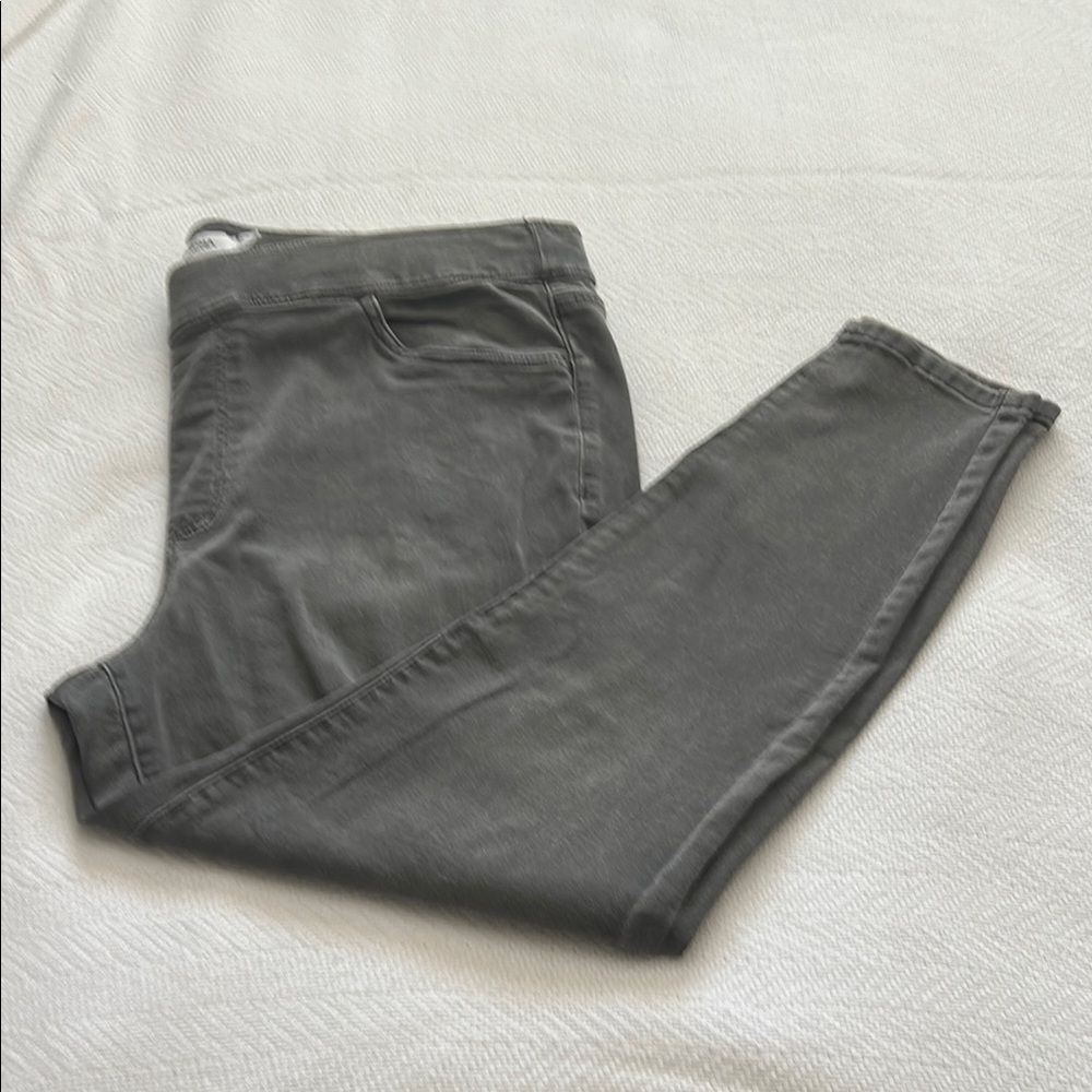 Sonoma Women’s Pull On Gray Jeans. Tapered Leg. Size 18w